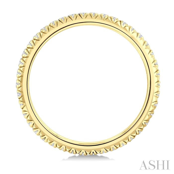 1/2 Ctw Round Cut Diamond Eternity Wedding Band in 14K Yellow Gold