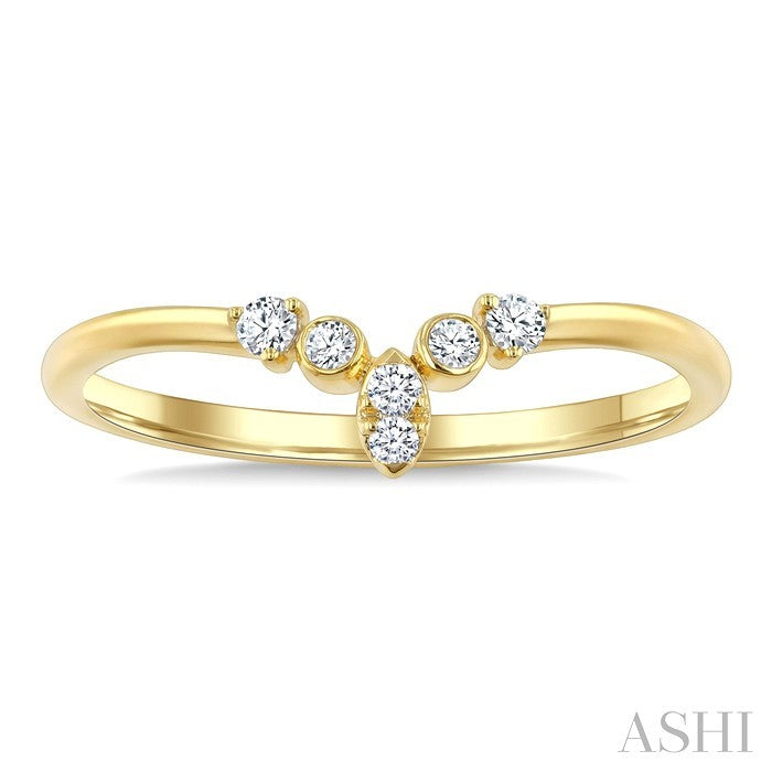 1/10 Ctw Chevron Round Cut Diamond Ring in 10K Yellow Gold