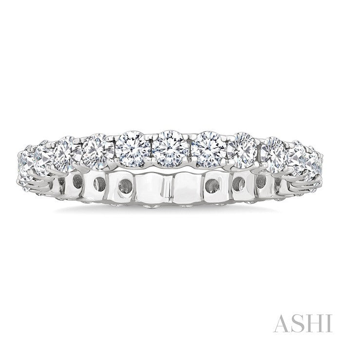 1 1/2 Ctw Round Cut Diamond Eternity Wedding Band in 14K White Gold