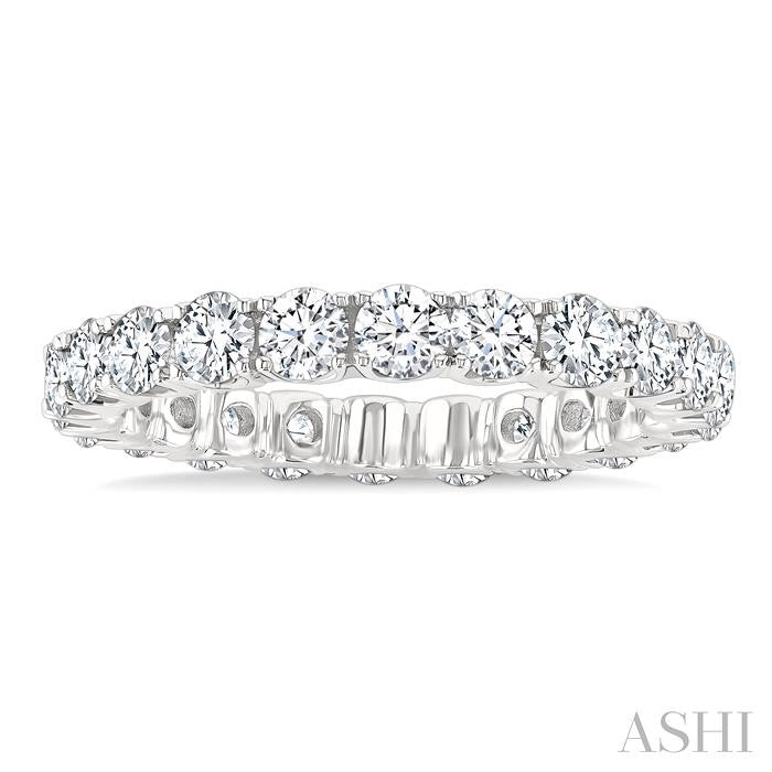 2 Ctw Round Cut Diamond Eternity Wedding Band in 14K White Gold