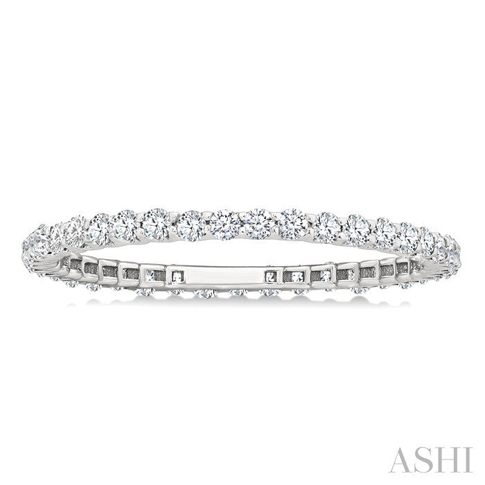 1/2 Ctw Round Cut Diamond Eternity Wedding Band in 14K White Gold