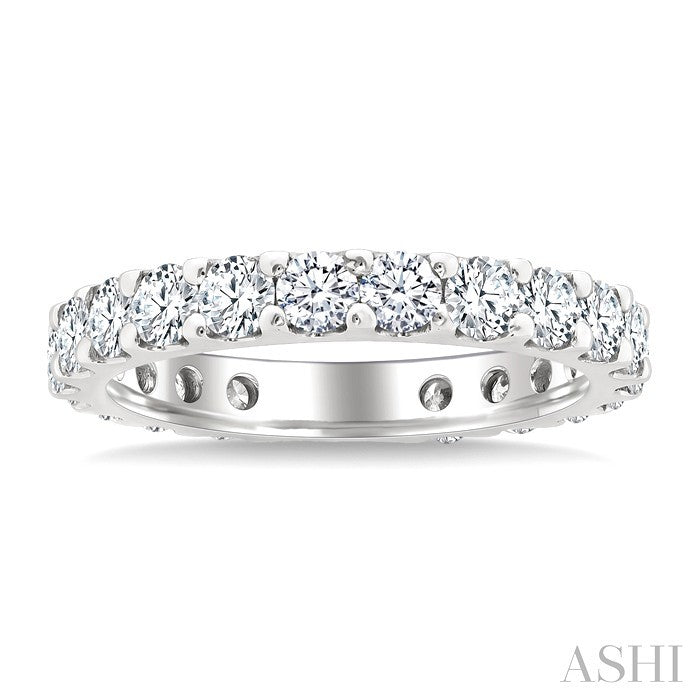 2 Ctw Round Cut Diamond Eternity Wedding Band in 14K White Gold