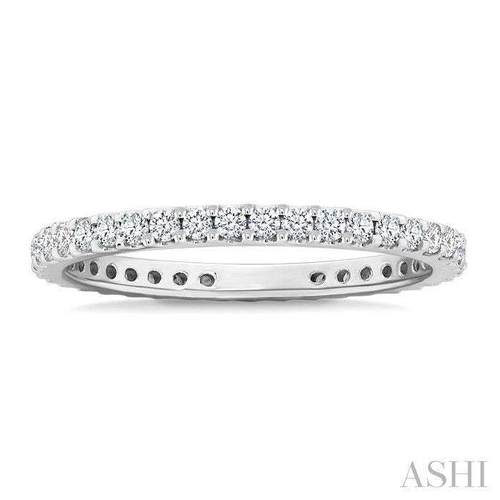 1/2 Ctw Round Cut Diamond Eternity Wedding Band in 14K White Gold