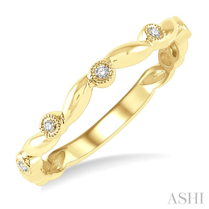 1/20 Ctw Curvy Leaf and Circular Mount Round Cut Diamond Stackable Fashion Band in 14K Yellow Gold