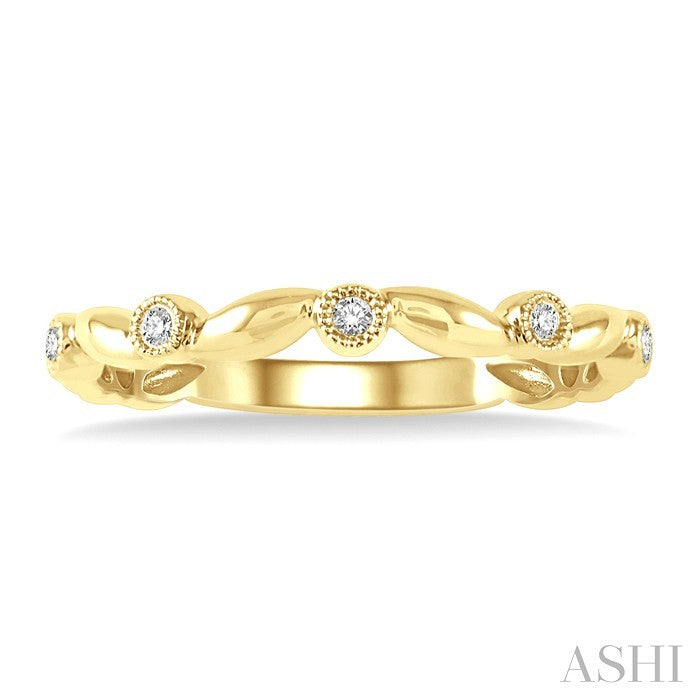 1/20 Ctw Curvy Leaf and Circular Mount Round Cut Diamond Stackable Fashion Band in 14K Yellow Gold
