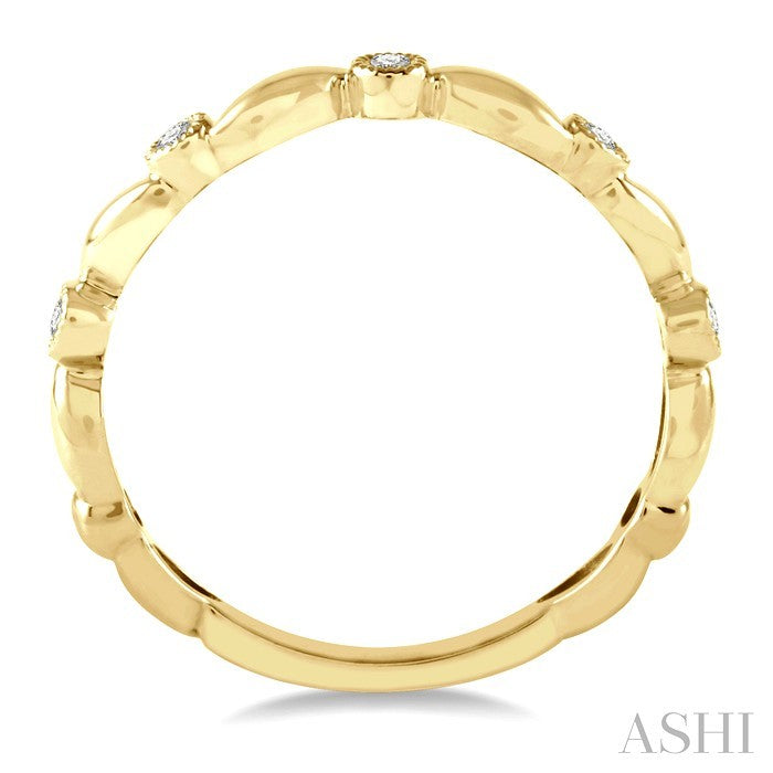 1/20 Ctw Curvy Leaf and Circular Mount Round Cut Diamond Stackable Fashion Band in 14K Yellow Gold
