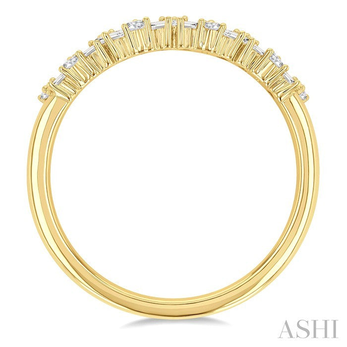 1/3 Ctw Zig Zag Scatter Baguette and Round Cut Diamond Fashion Band in 14K Yellow Gold