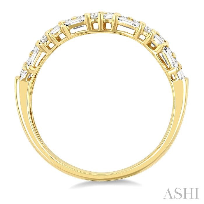 1 1/10 Ctw Baguette and Round Cut Diamond Fashion Band in 14K Yellow Gold