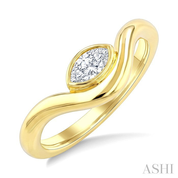 1/4 Ctw Marquise Cut Diamond Curved Solitaire Ring in 14K Yellow Gold
