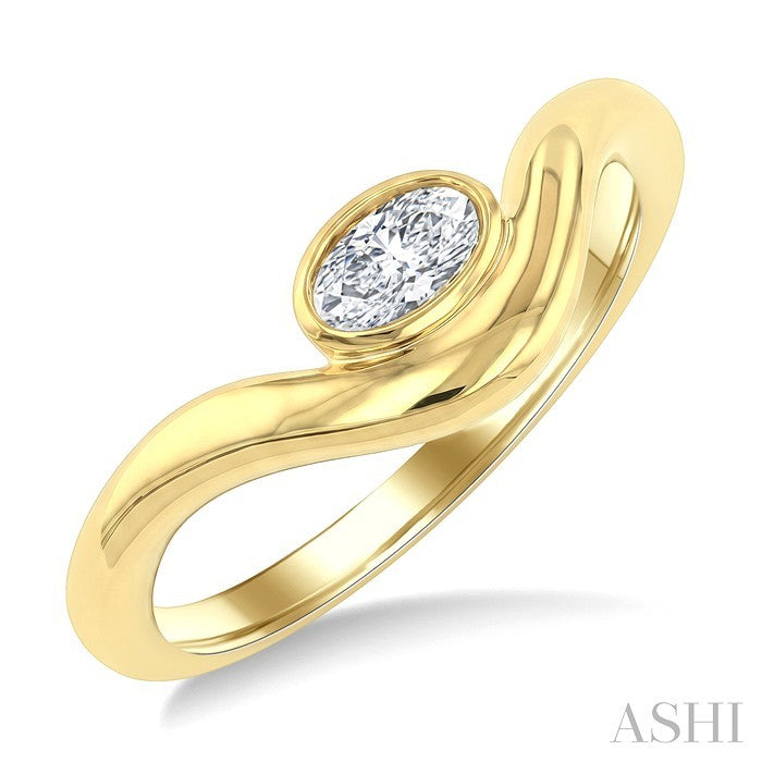 1/4 Ctw Oval Cut Diamond Curved Solitaire Ring in 14K Yellow Gold