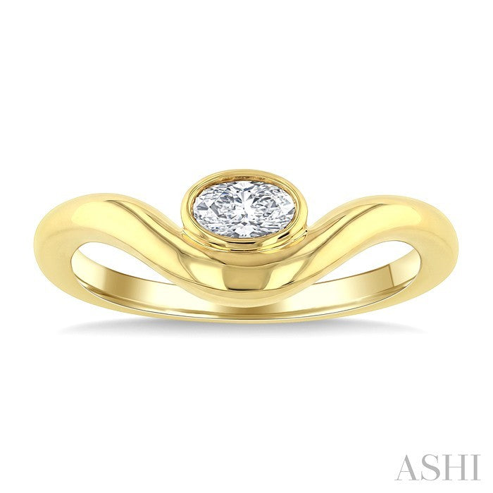 1/4 Ctw Oval Cut Diamond Curved Solitaire Ring in 14K Yellow Gold