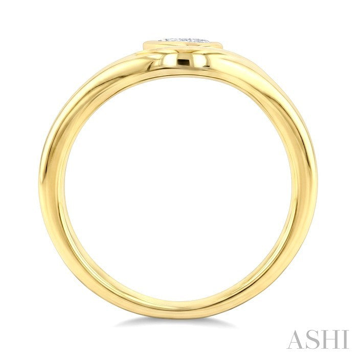 1/4 Ctw Pear Cut Diamond Curved Solitaire Ring in 14K Yellow Gold
