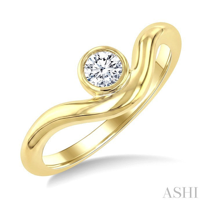 1/4 Ctw Round Cut Diamond Curved Solitaire Ring in 14K Yellow Gold