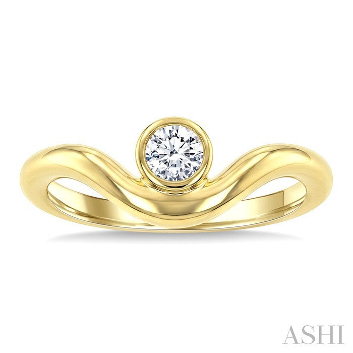 1/4 Ctw Round Cut Diamond Curved Solitaire Ring in 14K Yellow Gold