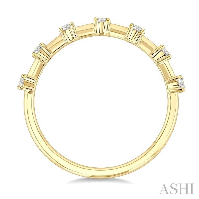 1/5 Ctw Round Cut Diamond Fashion Band in 10K Yellow Gold