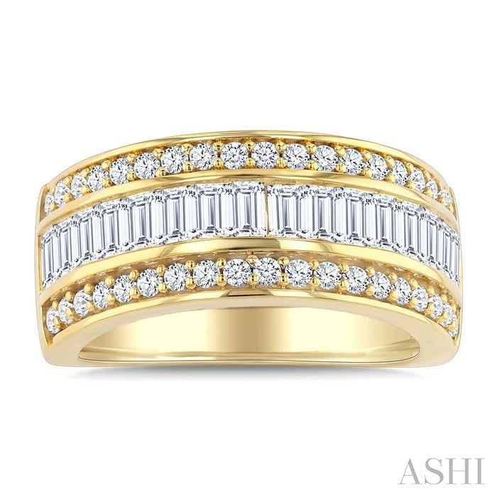 1 1/2 Ctw Channel Set Baguette and Round Cut Diamond Wedding Band in 14K Yellow Gold