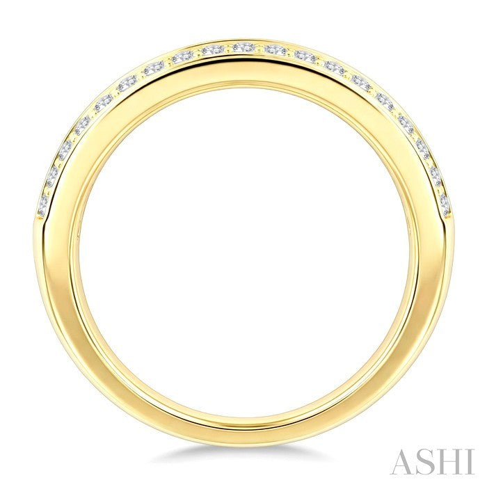 1 1/2 Ctw Channel Set Baguette and Round Cut Diamond Wedding Band in 14K Yellow Gold
