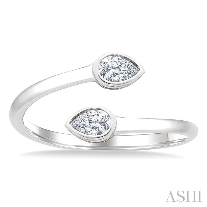 Elegance Diamond Ring in Metal