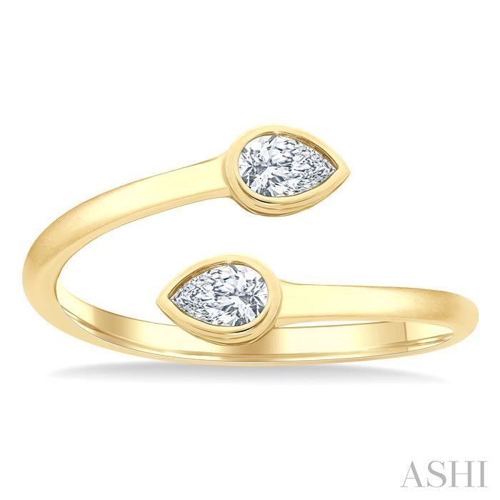 Velour Diamond Ring in Metal