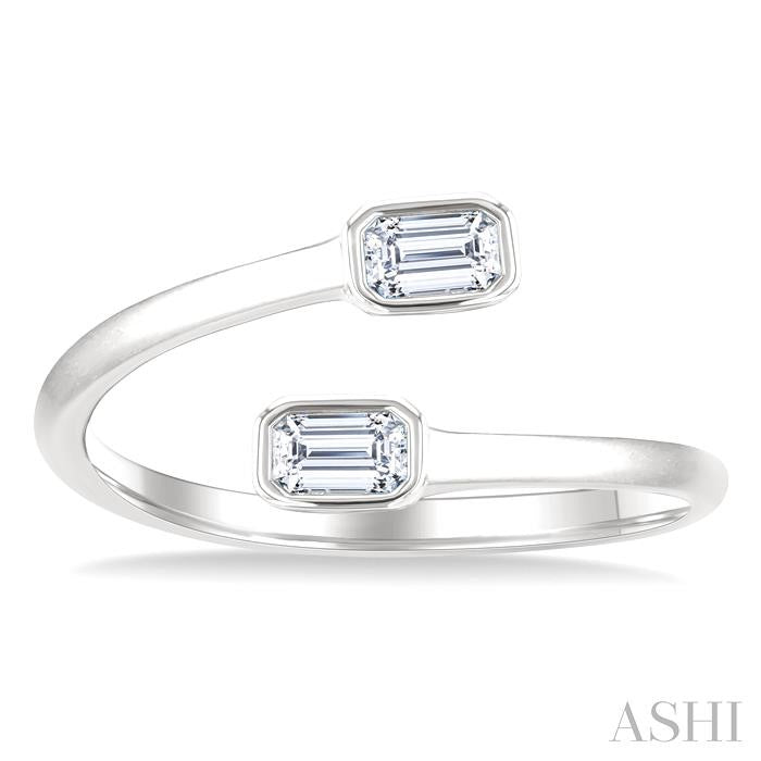 1/5 Ctw Split Single Coil Bezel Set Octagon Cut Diamond Open Fashion Ring in 14K White Gold