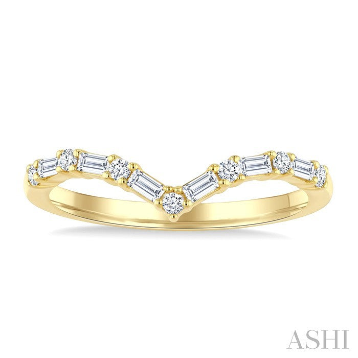1/4 Ctw Chevron Baguette and Round Cut Diamond Fashion Ring in 14K Yellow Gold