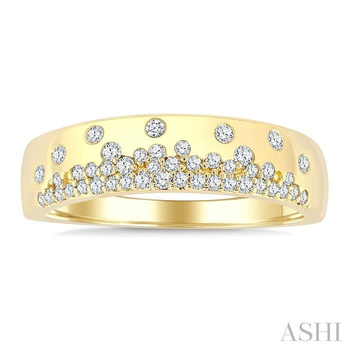 1/4 Ctw Round Cut Diamond Flush Set Mosaic Dome Band in 10K Yellow Gold