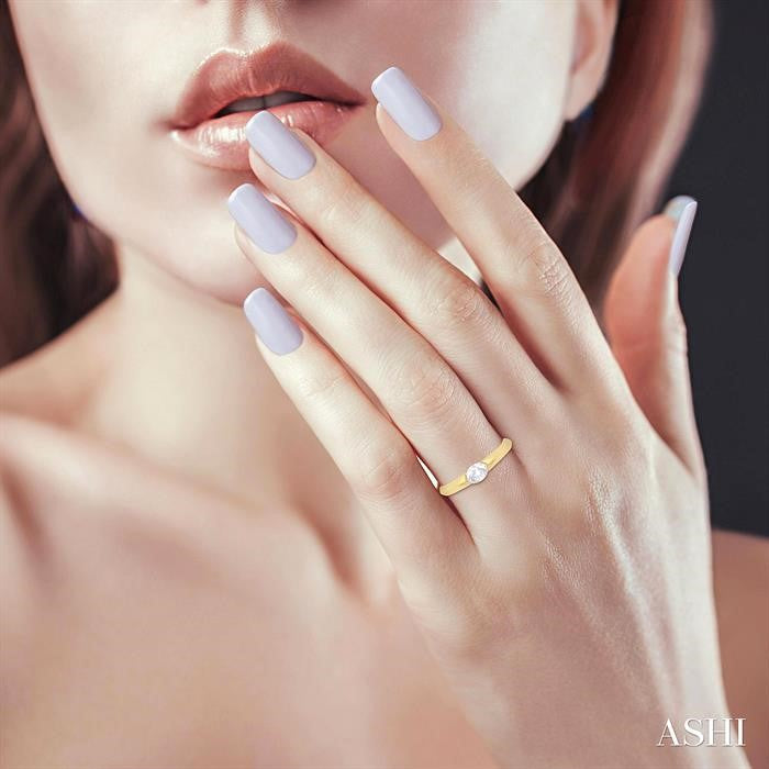 1/3 Ctw East-West Set Oval Cut Diamond Solitaire Fashion Ring in 14K Yellow Gold