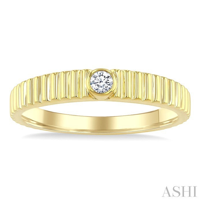 1/20 Ctw Bezel Set Round Cut Diamond Pirouette Fashion Ring in 10K Yellow Gold