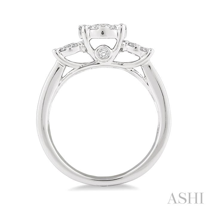 1/2 Ctw Shine Bright Round Cut Diamond Ring in 14K White Gold