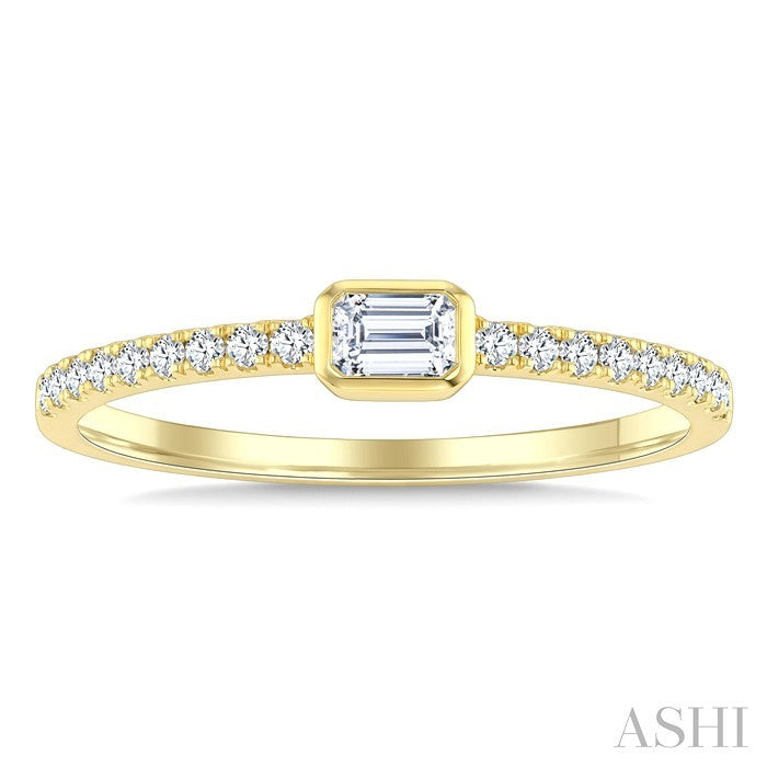 1/3 Ctw Bezel Set Emerald and Round Cut Diamond Luna Bezel Fashion Ring in 14K Yellow Gold