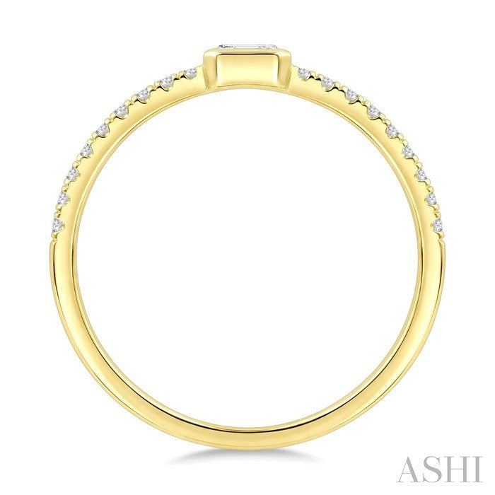 1/3 Ctw Bezel Set Emerald and Round Cut Diamond Luna Bezel Fashion Ring in 14K Yellow Gold