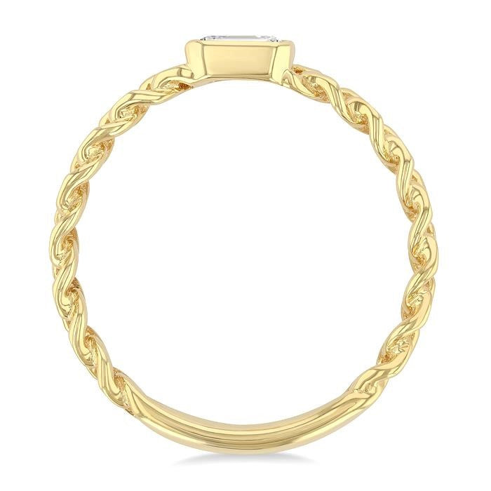 1/5 Ctw Bezel Set Emerald Cut Diamond Curb Link Fashion Ring in 14K Yellow Gold