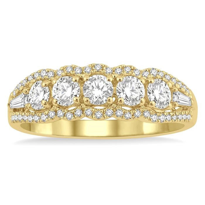 3/4 Ctw Baguette and Round Cut Diamond Fashion Ring in 14K Yellow Gold