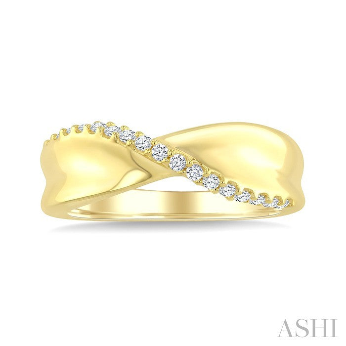 1/5 Ctw Round Cut Diamond Twisted lattice Fashion Band in 10K Yellow Gold