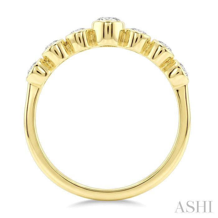 1/2 Ctw Bezel Set Oval and Round Cut Diamond Fashion Band in 14K Yellow Gold