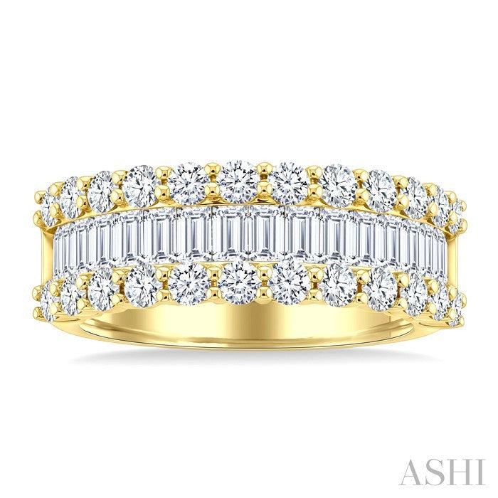 1 3/4 Ctw Channel Set Baguette and Round Cut Diamond Fashion Band in 14K Yellow Gold