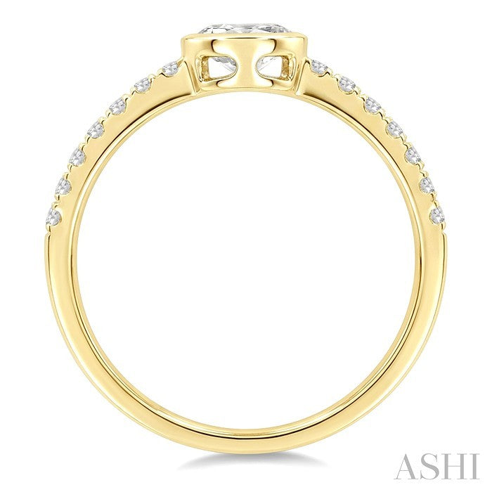1/2 Ctw Luna Bezel East-West Oval Cut and Round Cut Diamond Ring in 14K Yellow Gold
