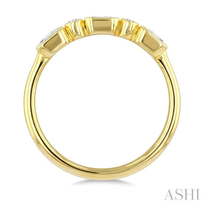 1/2 Ctw Bezel set Octagon and Round Cut Diamond Band in 14K Yellow Gold