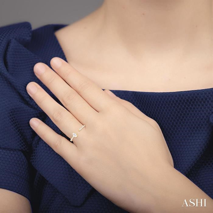 3/8 Ctw Oval and Round Cut Diamond Fashion Open Ring in 14K Yellow Gold