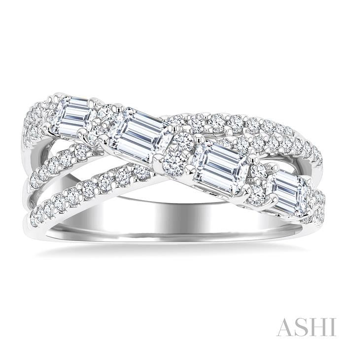 1 1/4 Ctw Emerald and Round Cut Diamond Split Crossover Fashion Ring in 14K White Gold