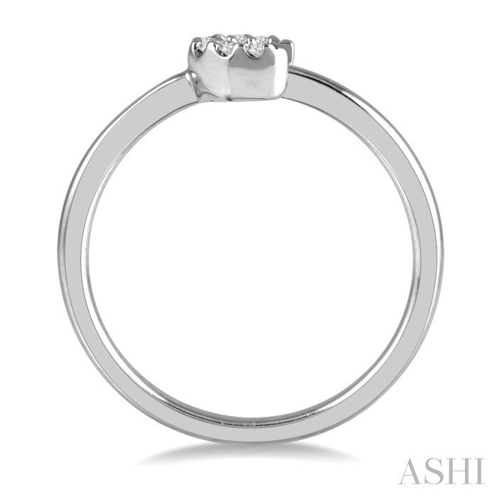1/20 Ctw Crescent Round Cut Diamond Petite Fashion Ring in 10K White Gold