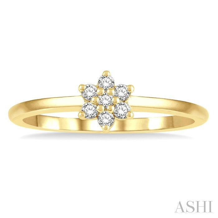 1/8 Ctw Floral Round Cut Diamond Petite Fashion Ring in 10K Yellow Gold