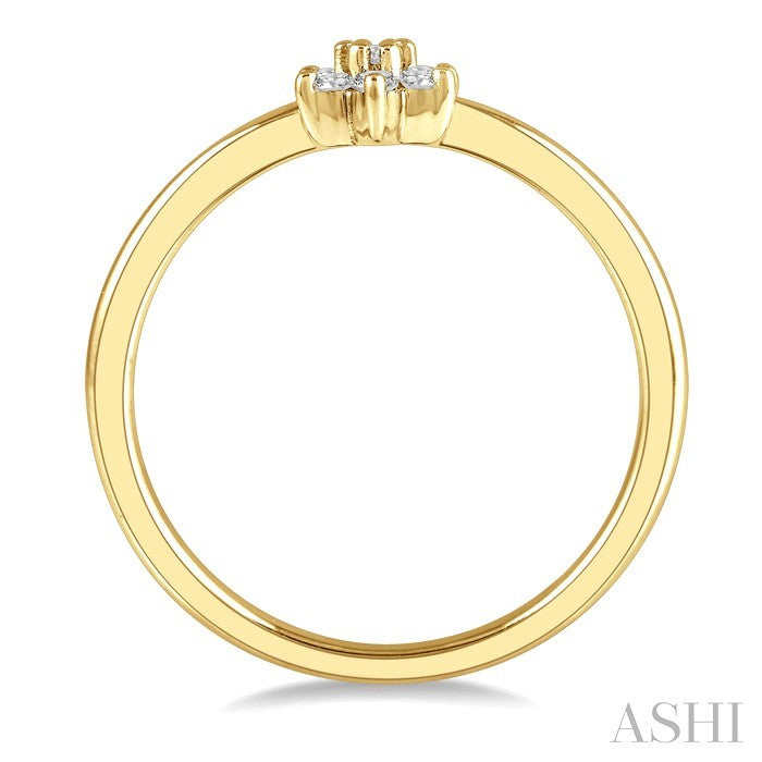 1/8 Ctw Floral Round Cut Diamond Petite Fashion Ring in 10K Yellow Gold