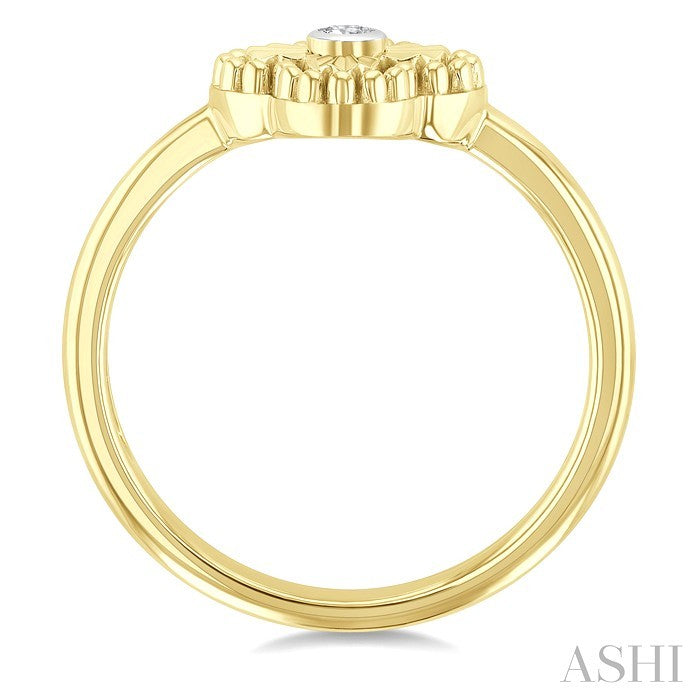 1/50 Ctw Fluted Texture Clover Bead Round Cut Diamond Bezel Set Fashion Ring in 10K Yellow Gold