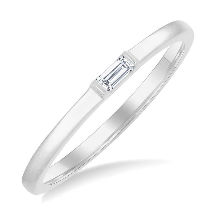Elegance Diamond Ring in Metal