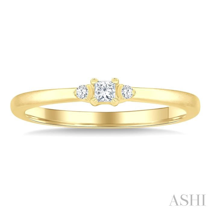 1/10 Ctw Three Stone Princess and Round Cut Diamond Petite Fashion Ring in 10K Yellow Gold