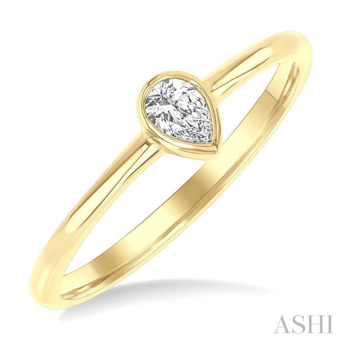 1/6 Ctw Petite Bezel Set Pear Cut Diamond Fashion Ring in 10K Yellow Gold