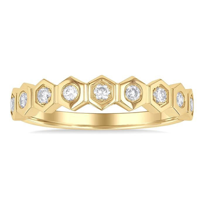 Timeless Diamond Ring in Yellow Gold