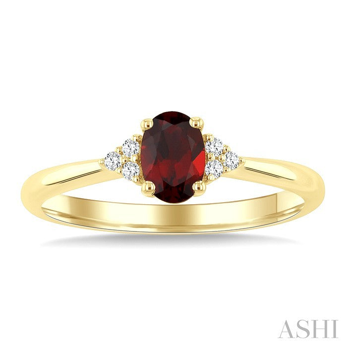 1/20 Ctw Oval Cut 6X4 MM Garnet and Round Cut Diamond semi-precious Ring in 14K Yellow Gold