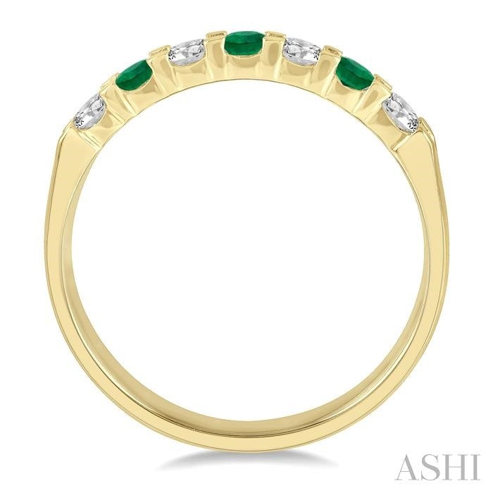 2.6 MM Emerald and 1/4 Ctw Round Cut Diamond Precious Wedding Band in 14K Yellow Gold